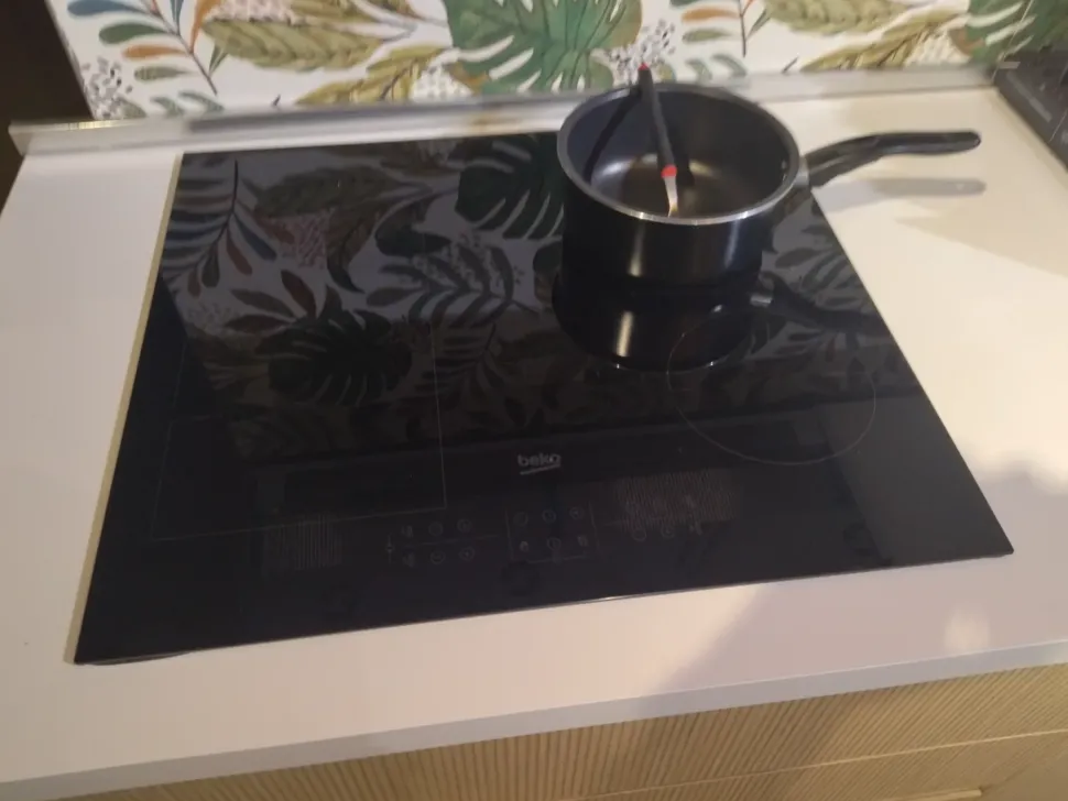 Cucina rovere chiaro moderna con penisola Ginevra Aran in Offerta Outlet