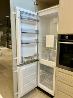 Cucina Scavolini classica ad angolo altri colori in laminato opaco Carattere