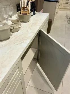 Cucina Scavolini classica ad angolo altri colori in laminato opaco Carattere