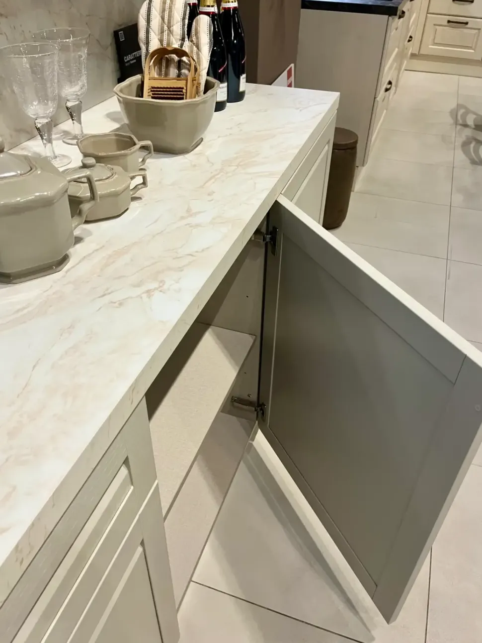 Cucina Scavolini classica ad angolo altri colori in laminato opaco Carattere