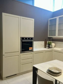 Cucina Scavolini classica ad angolo altri colori in laminato opaco Carattere