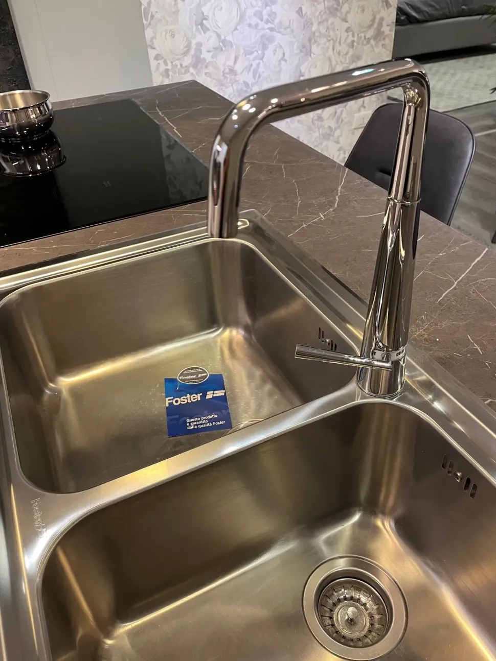 Cucina Scavolini moderna con isola bianca in laccata lucido Scenery