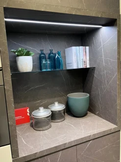 Cucina Scavolini moderna con isola bianca in laccata lucido Scenery