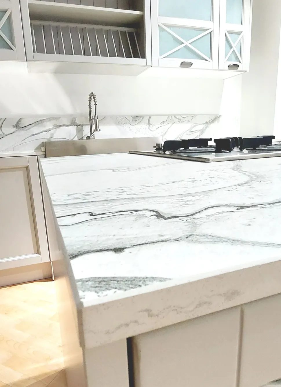 Cucina Shabby chic ad angolo Artigianale a Roma, grigio provenzale, sconto 50%.