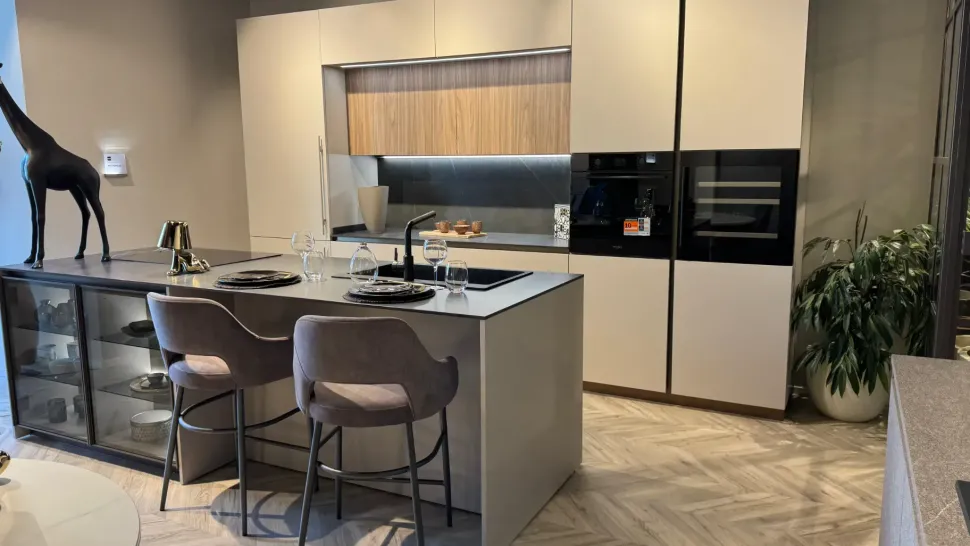 Cucina Stosa design con isola tortora in laminato materico Metropolis