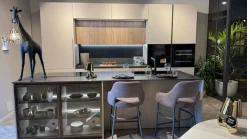 Cucina Stosa design con isola tortora in laminato materico Metropolis