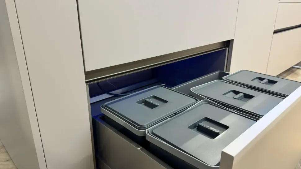 Cucina Stosa design con isola tortora in laminato materico Metropolis