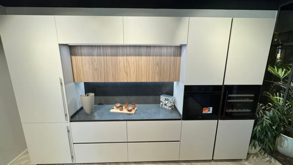 Cucina Stosa design con isola tortora in laminato materico Metropolis