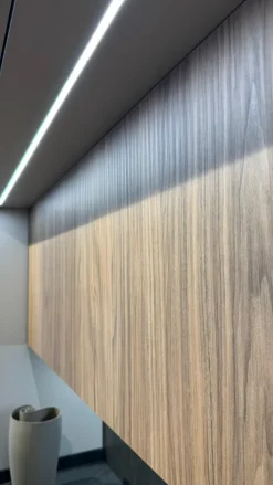 Cucina Stosa design con isola tortora in laminato materico Metropolis