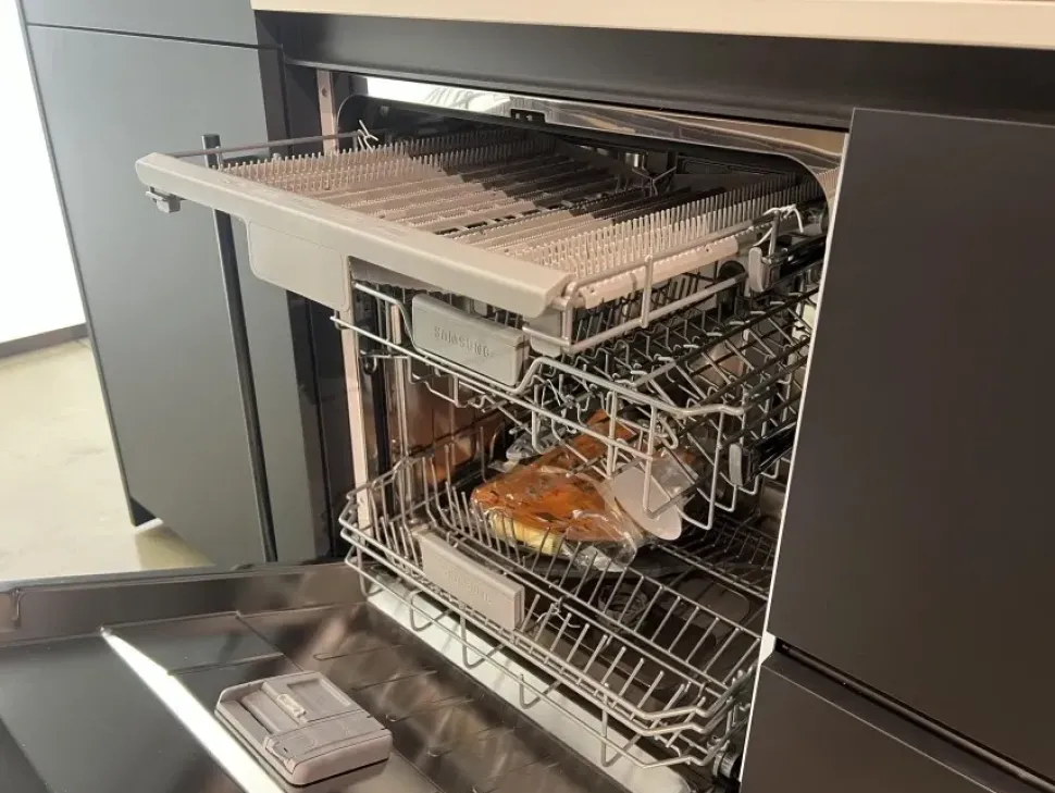 Cucina Stosa moderna con isola altri colori in laccata opaco Metropolis