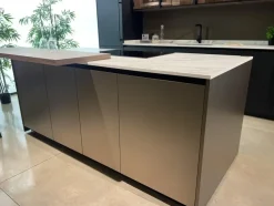 Cucina Stosa moderna con isola altri colori in laccata opaco Metropolis