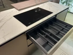 Cucina Stosa moderna con isola altri colori in laccata opaco Metropolis