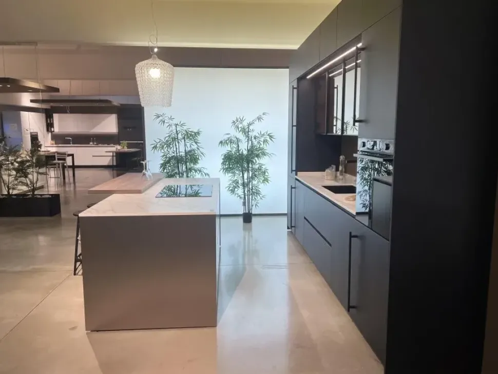 Cucina Stosa moderna con isola altri colori in laccata opaco Metropolis