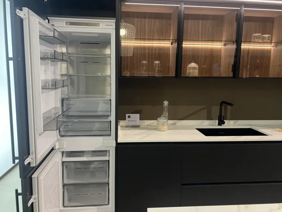 Cucina Stosa moderna con isola altri colori in laccata opaco Metropolis