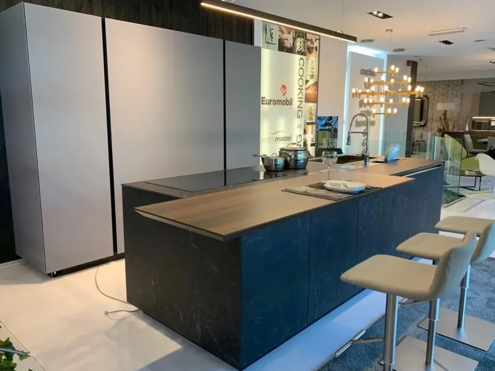 Cucina Telero design altri colori ad isola Euromobil