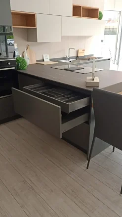 Cucina Time laccata opaco con penisola Arredo3 con un ribasso imperdibile