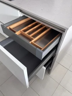 Cucina Time moderna bianca Gentili group con penisola scontata 40%