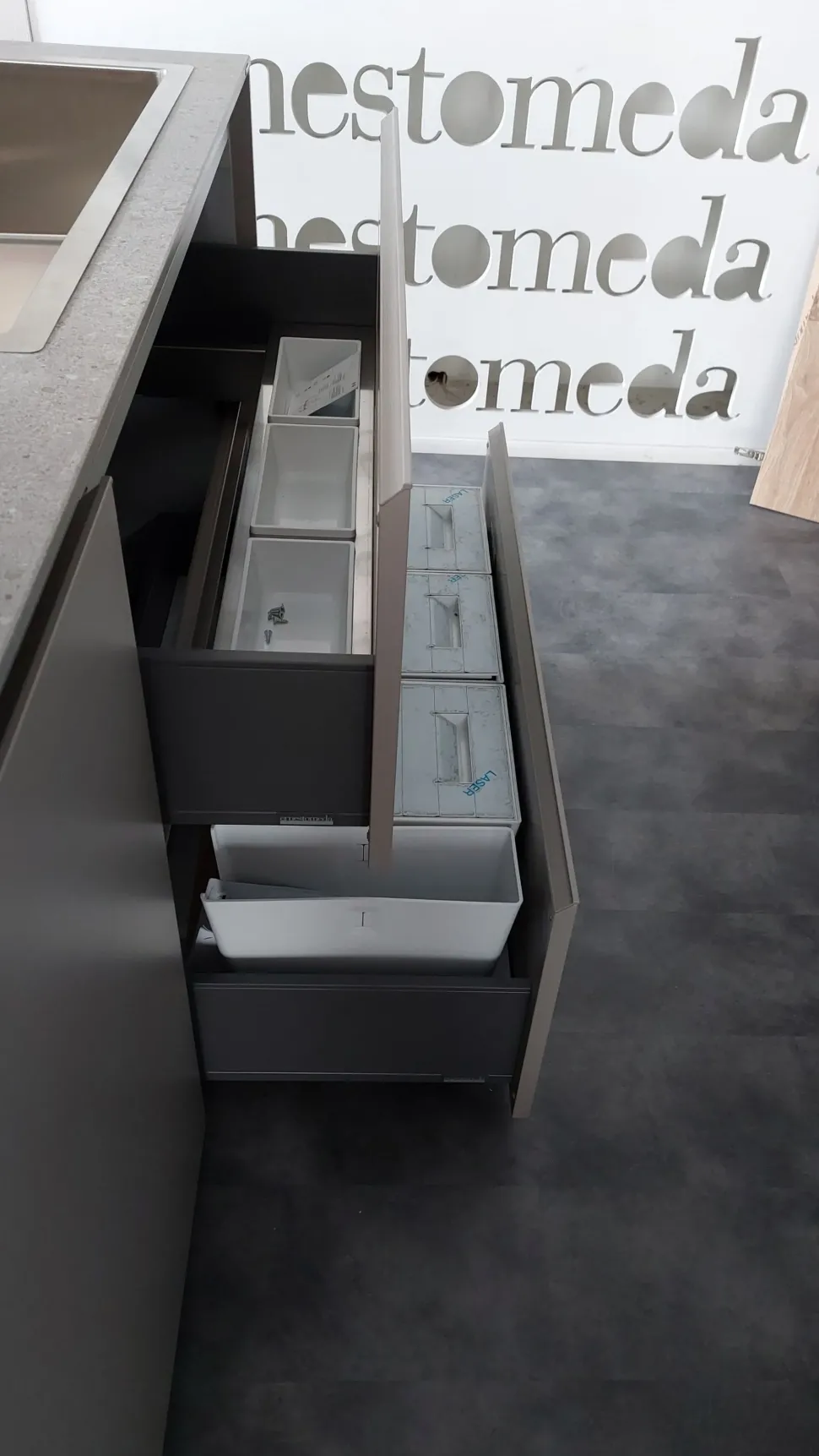 Cucina tortora design ad isola Soul Ernestomeda in Offerta Outlet