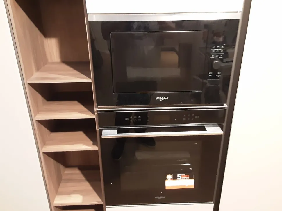 Cucina tortora design ad angolo Glass Arredo3 scontata