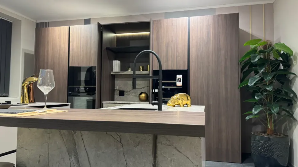 Cucina tortora design con isola Bluna Binova a soli 21900 Euro