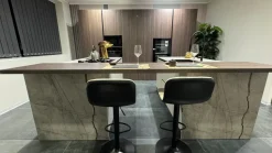 Cucina tortora design con isola Bluna Binova a soli 21900 Euro