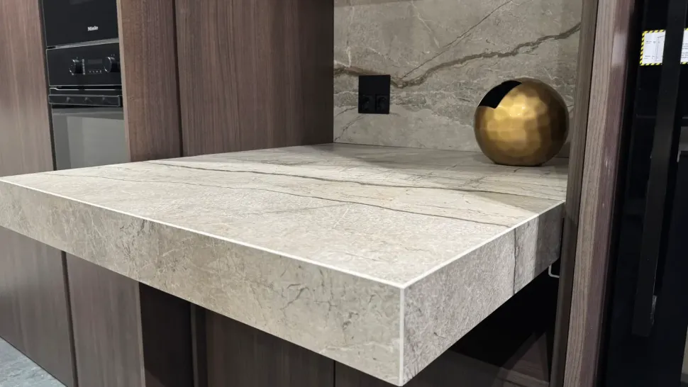 Cucina tortora design con isola Bluna Binova a soli 21900 Euro