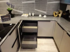 Cucina tortora design con penisola Tratto  Arredo3 scontata