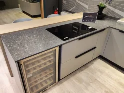 Cucina tortora design con penisola Tratto  Arredo3 scontata