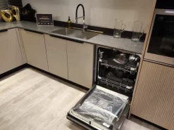 Cucina tortora design con penisola Tratto  Arredo3 scontata