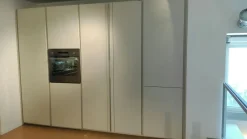 Cucina tortora design lineare Vela Dada in offerta