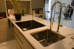 Cucina tortora moderna con penisola Motus Scavolini