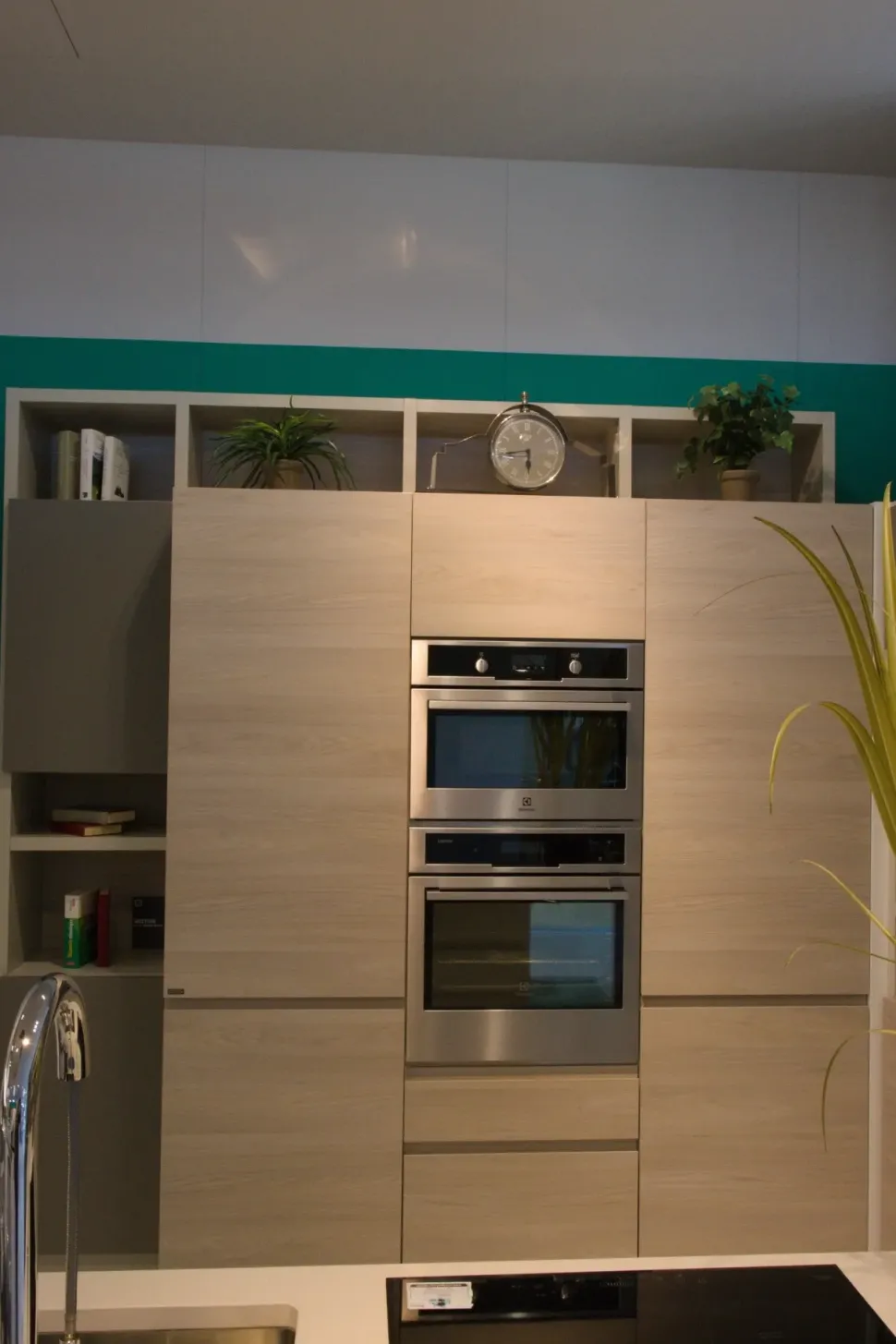 Cucina tortora moderna con penisola Motus Scavolini