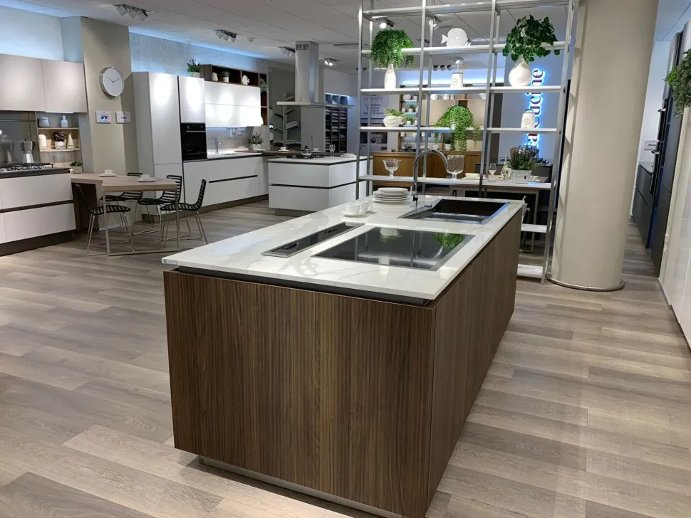 Cucina Veneta cucine moderna con isola bianca in laccata lucido Lounge