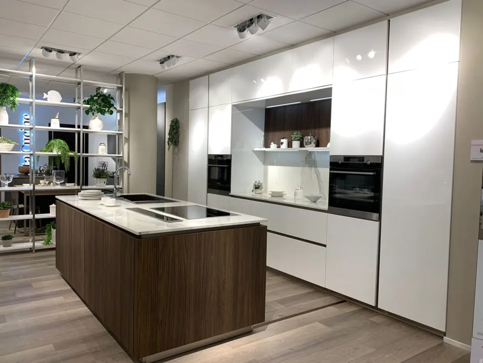 Cucina Veneta cucine moderna con isola bianca in laccata lucido Lounge