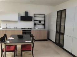 Cucine Gm in laminato materico a -60% in outlet. Prezzi imbattibili!