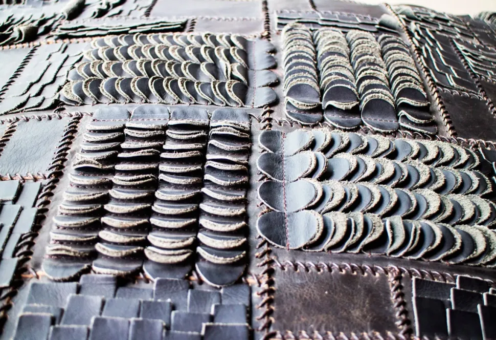 Cuscini divano Cuscino pelle quadrato con frappe e patchwork in Cotone di Pacha mama a prezzi davvero convenienti