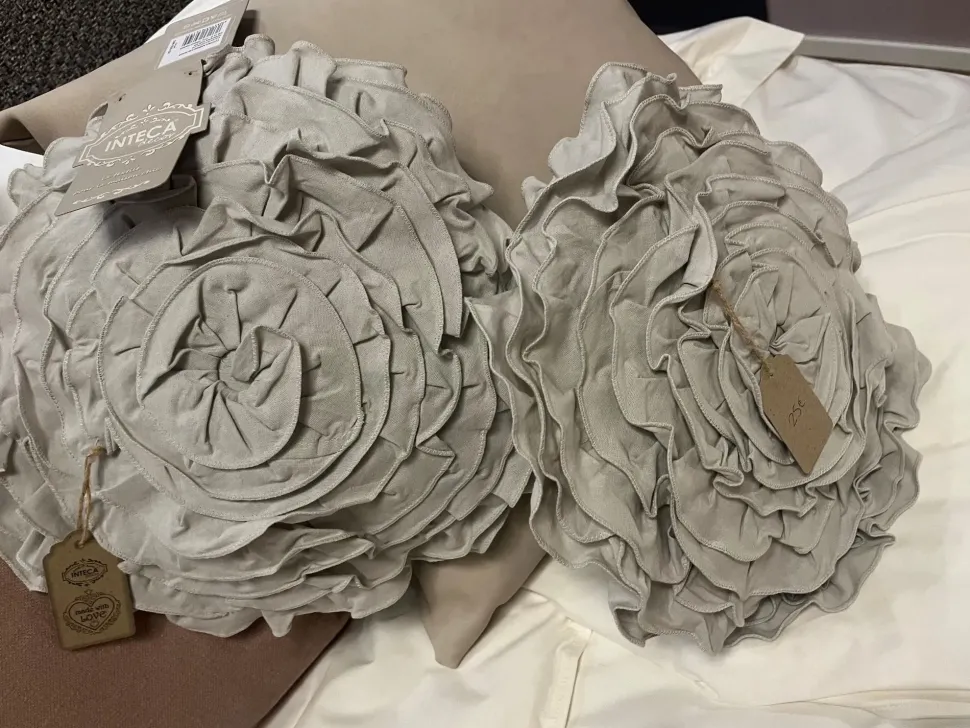 Cuscini divano Le roses in Cotone di Collezione esclusiva a prezzi davvero convenienti