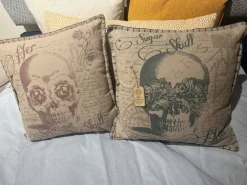 Cuscini divano modello Shabby sugar skull della firma Collezione esclusiva a prezzi outlet