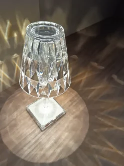 Da tavolo Battery Kartell a prezzo Outlet  approfittane ora!