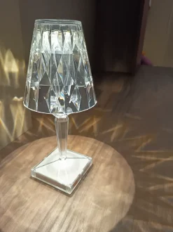 Da tavolo Battery Kartell a prezzo Outlet  approfittane ora!