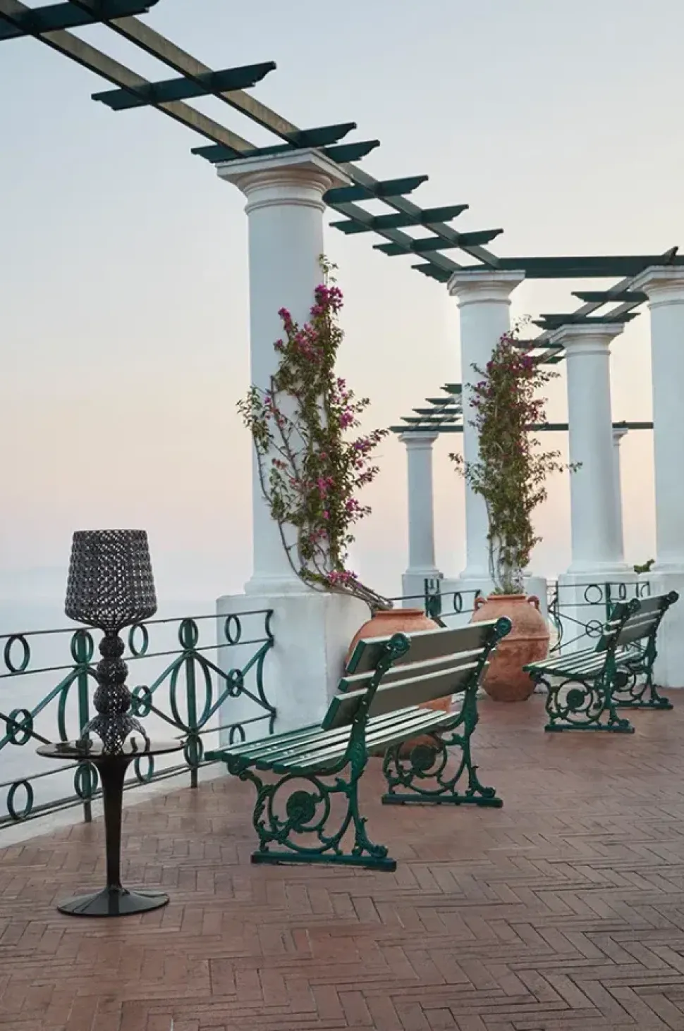 Da tavolo in altro Kabuki Kartell a prezzo Outlet