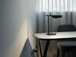 Da tavolo Tab t Flos a prezzo Outlet