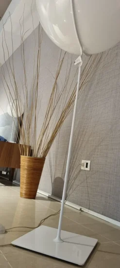 Da terra Angelina Penta illuminazione a prezzo Outlet