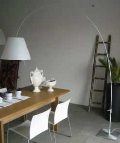 Da terra in metallo Costanza lady lampada da terra  Luceplan in Offerta Outlet