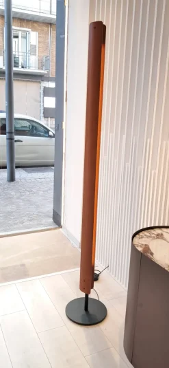 Da terra stile Moderna Seki han floor Flos in saldo