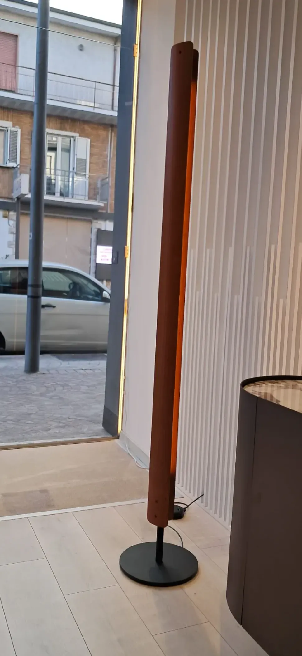 Da terra stile Moderna Seki han floor Flos in saldo