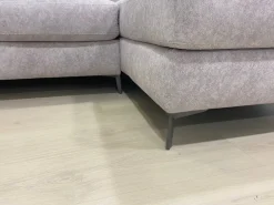 Divani letto con penisola Sasha di Collezione esclusiva a prezzo ribassato