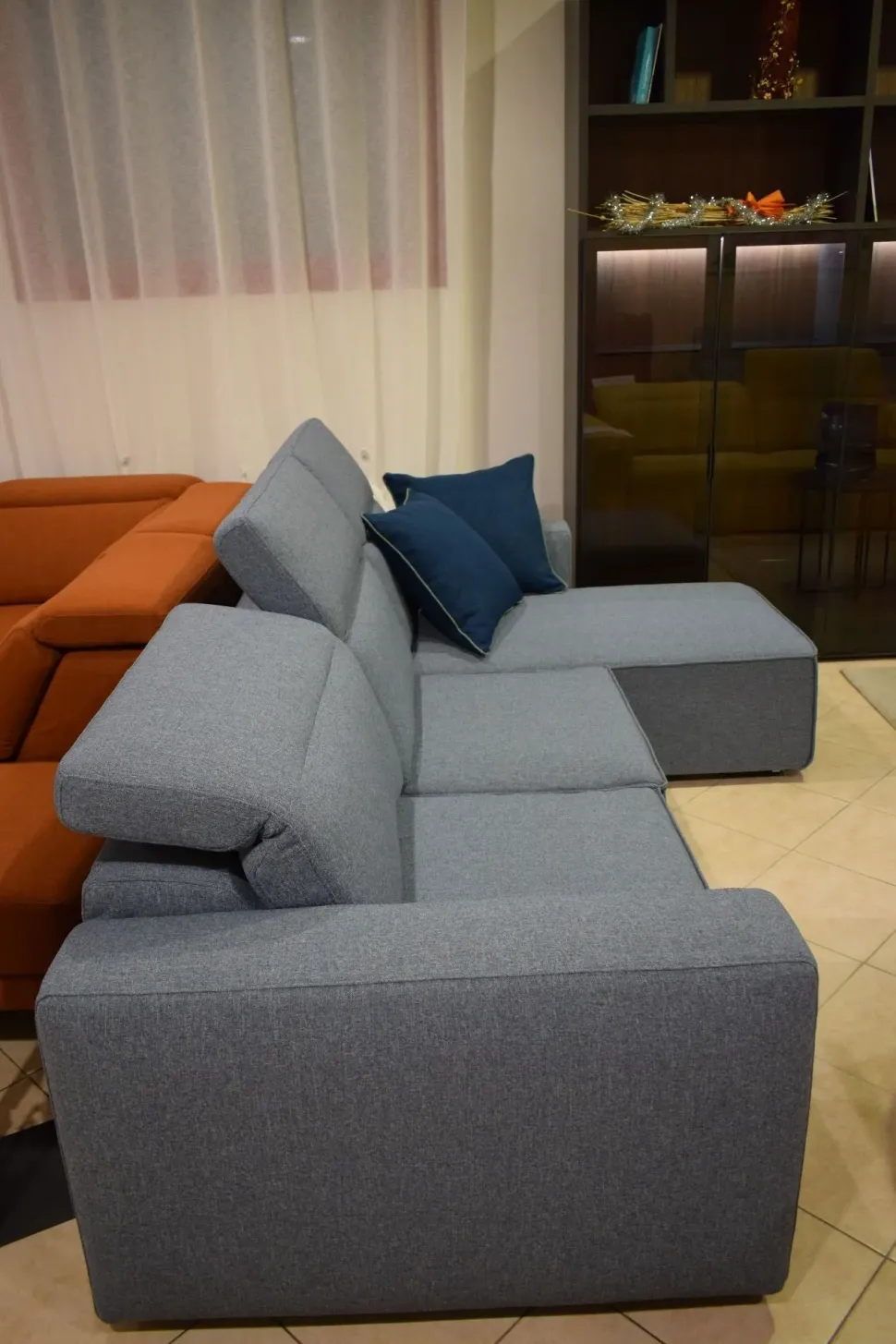 Divani letto con penisola modello Hill di Collezione esclusiva in offerta