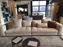 Divano a 3 posti modello Blazer di Minotti a prezzo riservato