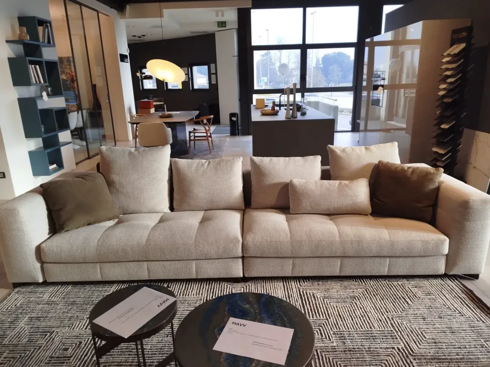 Divano a 3 posti modello Blazer di Minotti a prezzo riservato